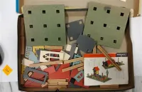 MOBACO VINTAGE PLASTIC CHILD'S BUILDING SET