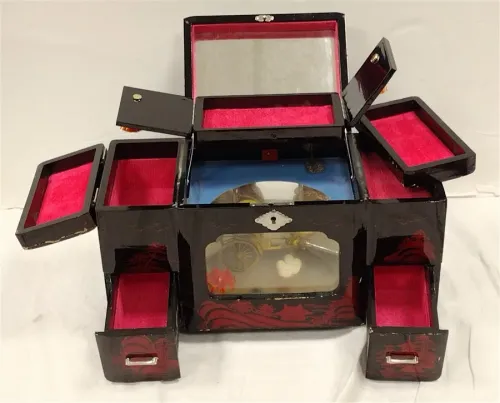 OLD JAPANESE JEWELRY BOX AS SEEN