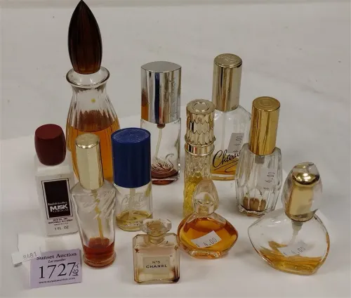 10 VINTAGE PERFUME BOTTLES, SOME WITH CONTENTS. ENGLISH LEATHER MUSK 