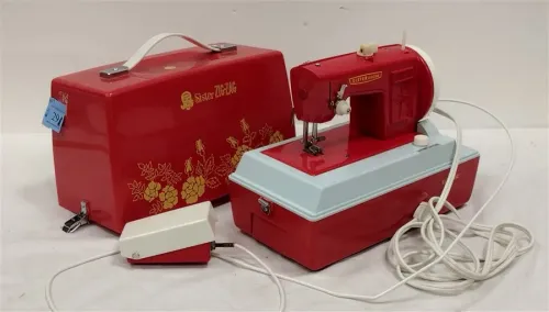 SISTERS CHILD'S ZIG ZAG SEWING MACHINE, DOES NOT TURN ON