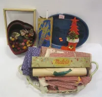 METAL TRAY, PIANO ROLL, CHRISTMAS ITEMS, MATERIAL, METAL TRAY AND MOE