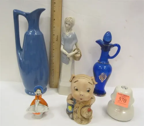 GLASS AND PORCELAIN COLLECTIBLES