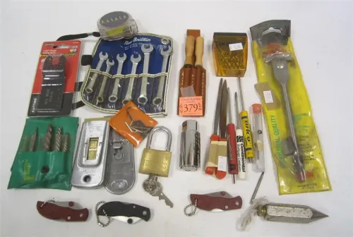 COLLECTION OF TOOLS & SMALL KNIVES