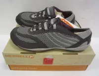 PAIR OF MERRELL BAREFOOT SNEAKERS WITH TAGS SIZE 7