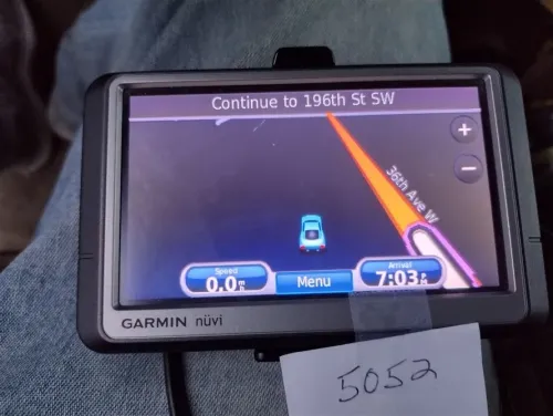 GARMIN NUVI, MOUNT AND CHARGER
