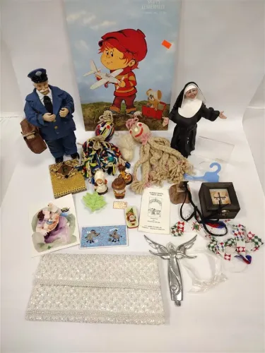 COLLECTIBLES, HALLMARK TABLE DECOR, AND MORE